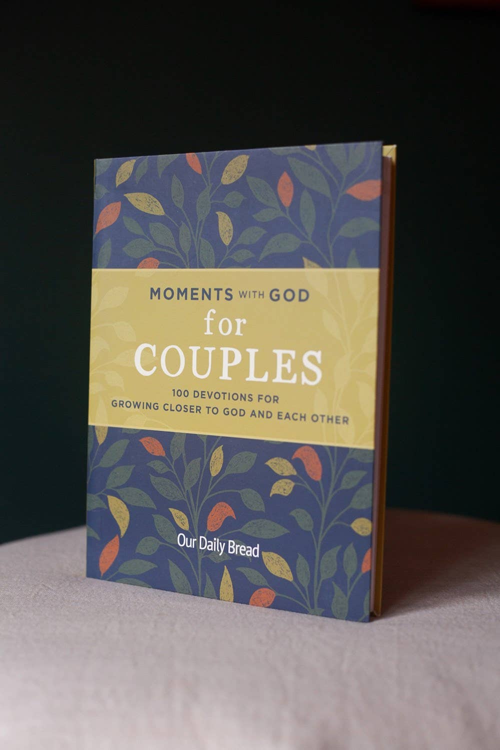Independent Publishers Group - Moments with God for Couples