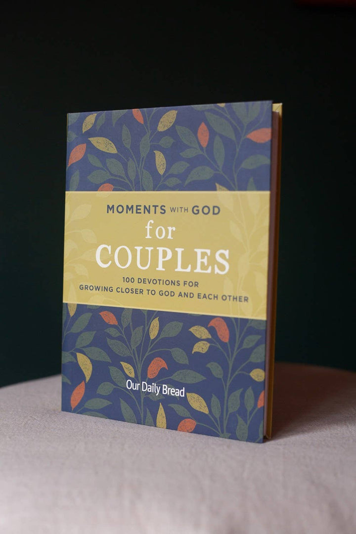Independent Publishers Group - Moments with God for Couples