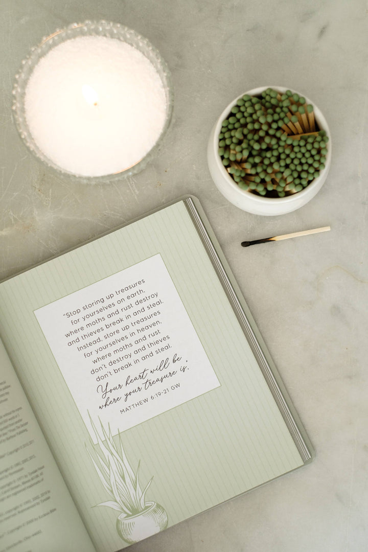 Barbour Publishing, Inc. - The Declutter Devotional