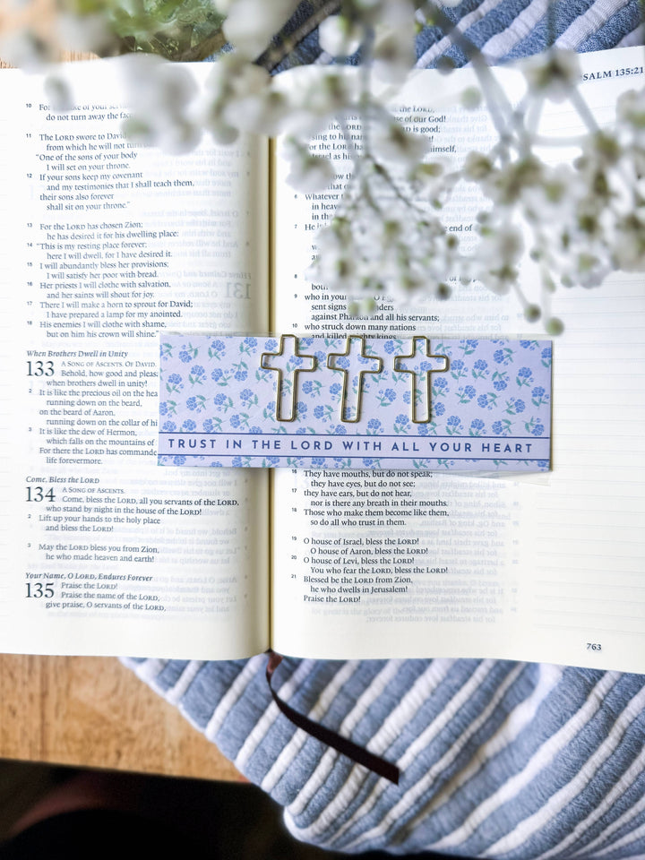 Faith &amp; Life Christian Brands - Cross Paperclip and Bookmark Set- Trust in the Lord