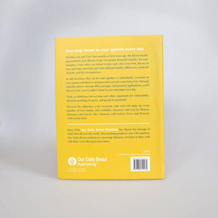 Independent Publishers Group - Moments with God for Couples