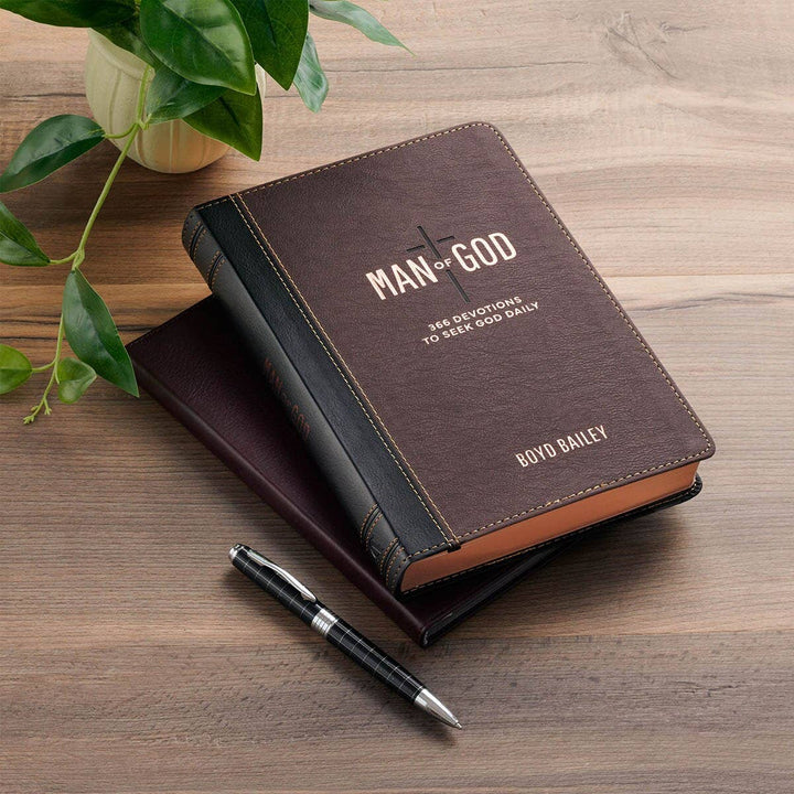 Christian Art Gifts - Devotional Man of God - 366 Devotions to seek God Daily