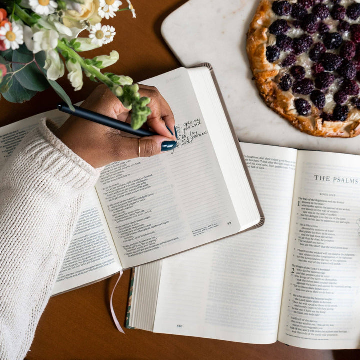 NLT Notetaking Bible: Marlo Theme