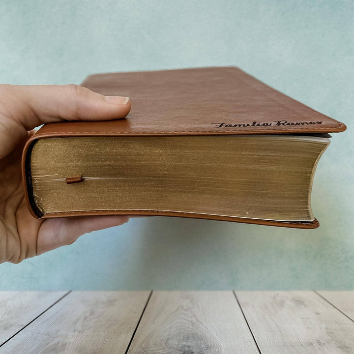 Joy Creative Bibles - ESV/RVR Biblia Bilingüe Personalizada con León