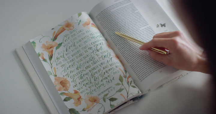 Crossway - ESV GraceLaced Bible, HC (Artwork by Ruth Chou Simons)