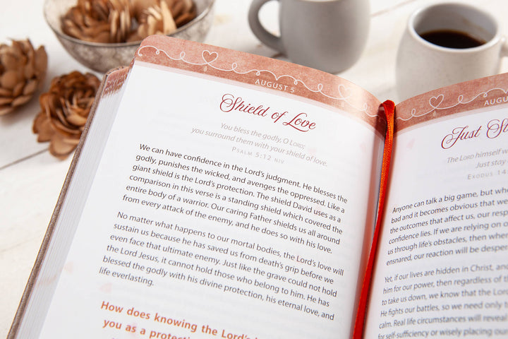 Mr &amp; Mrs (Daily Devotional for Couples)