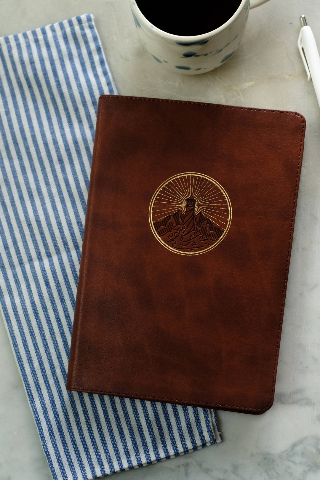 Barbour Publishing, Inc. - Light for Life NASB Study Bible (Mahogany Lighthouse)