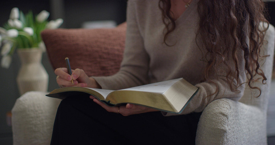 Crossway - ESV GraceLaced Bible, Artwork by Ruth Chou Simons, TruTone®