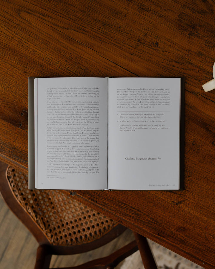 The Daily Grace Co - Abide Hardcover Bible Study