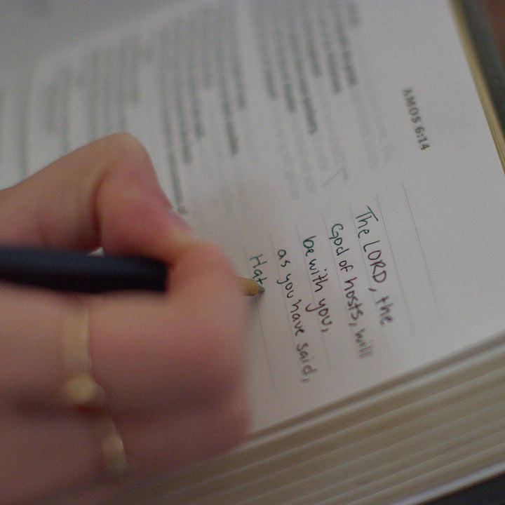 Crossway - ESV GraceLaced Bible, HC (Artwork by Ruth Chou Simons)
