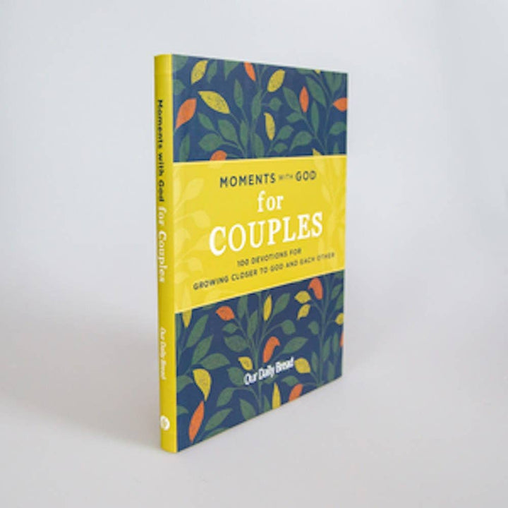 Independent Publishers Group - Moments with God for Couples