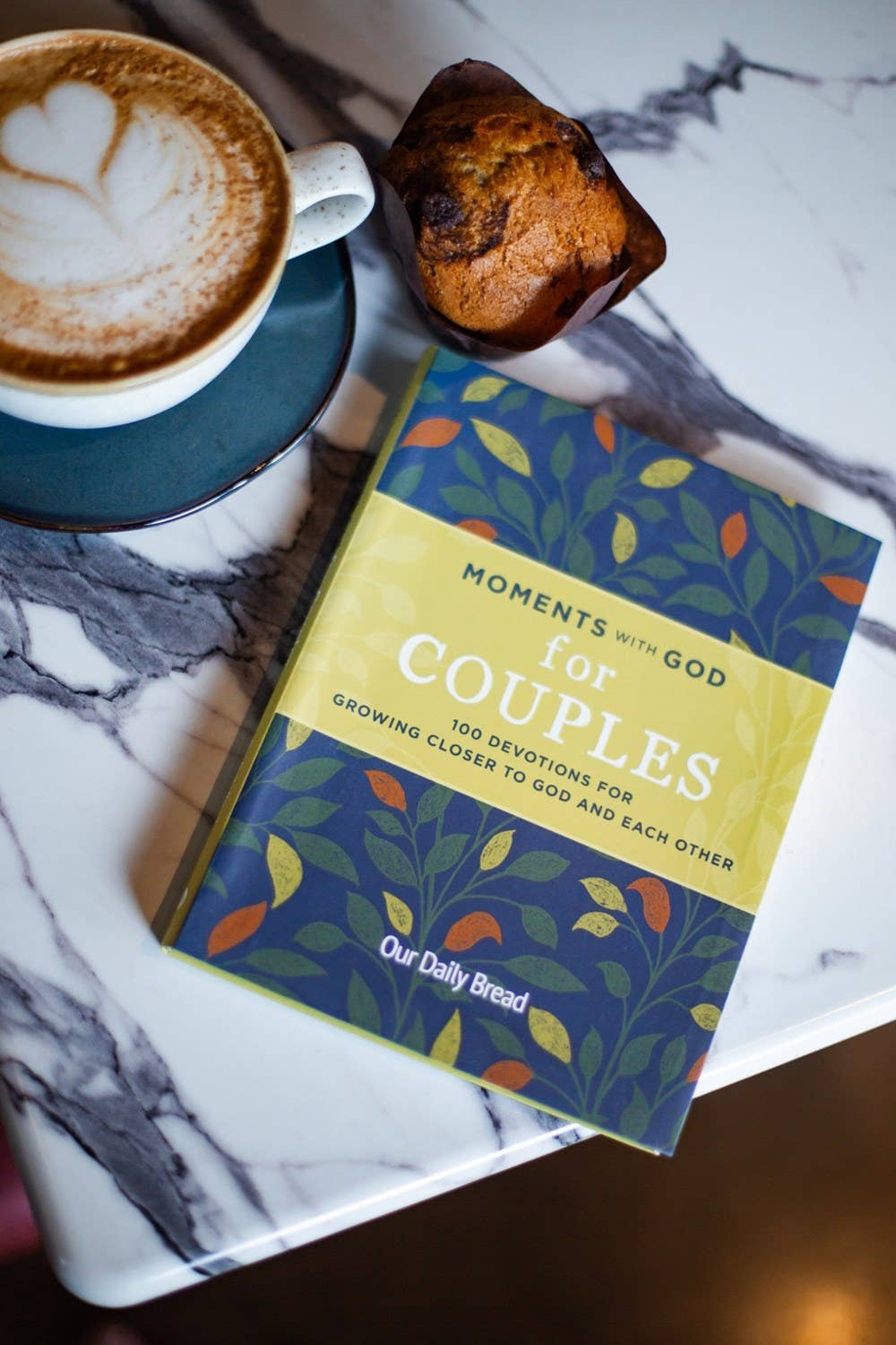 Independent Publishers Group - Moments with God for Couples