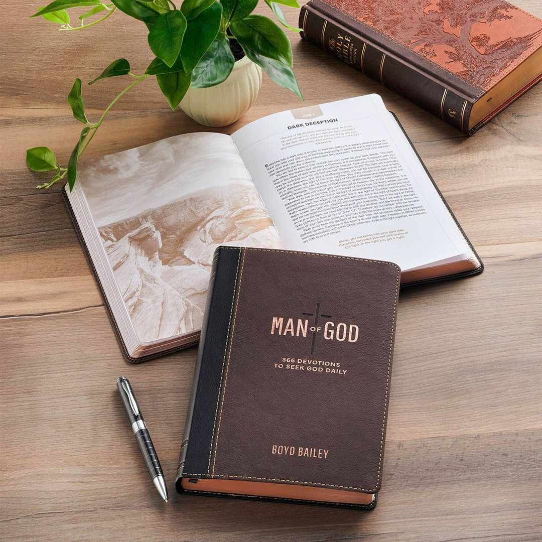 Christian Art Gifts - Devotional Man of God - 366 Devotions to seek God Daily