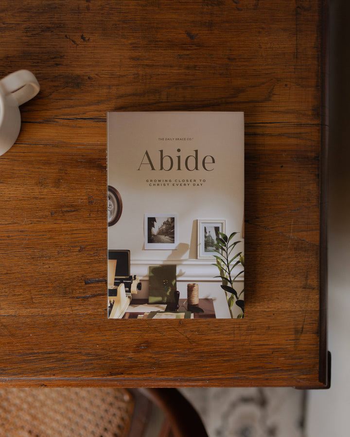 The Daily Grace Co - Abide Hardcover Bible Study
